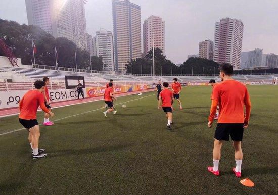 美女脱一光二净无内裤内衣图片