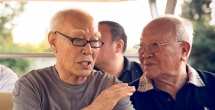 办公室紧身裙丝袜秘书av